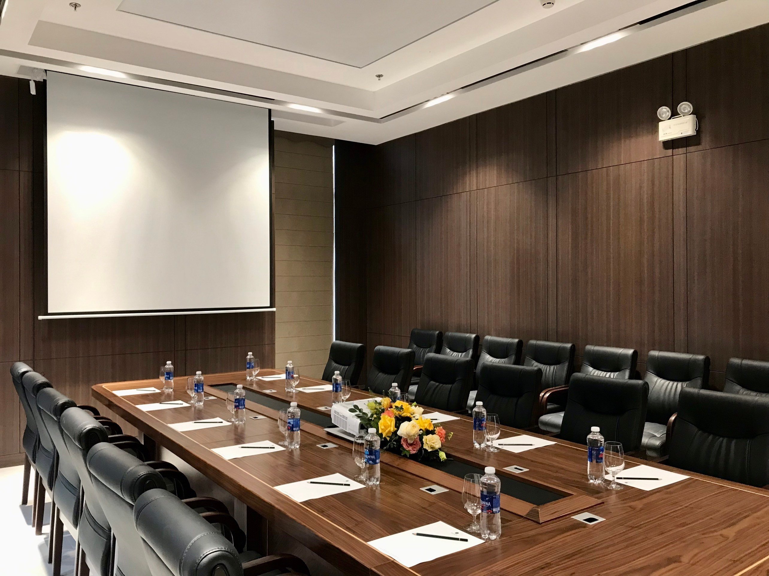SILVER ROOM